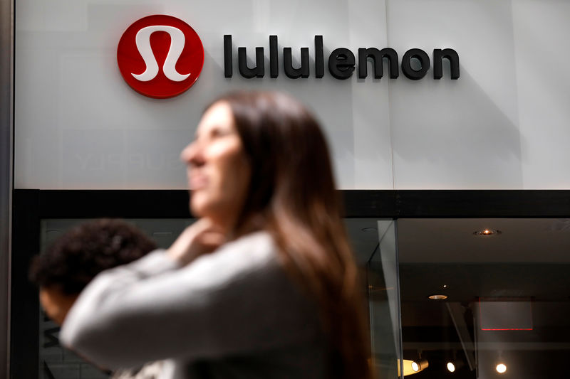 © Reuters. People walk past a store by yogawear retailer Lululemon Athletica in New York
