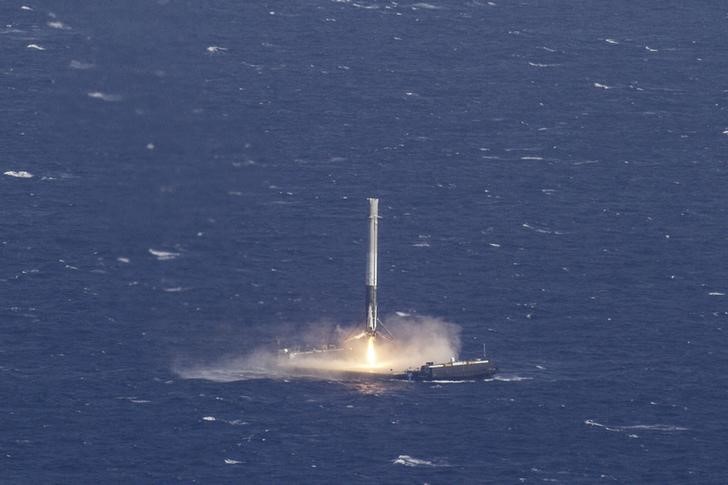 © Reuters. (سبيس إكس) تحقق إنجازا بإطلاق صاروخ مستعمل لأول مرة