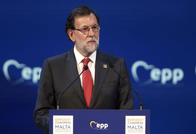 © Reuters. Spain's Prime Minister Mariano Rajoy takes part in a European People Party summit in St Julian's