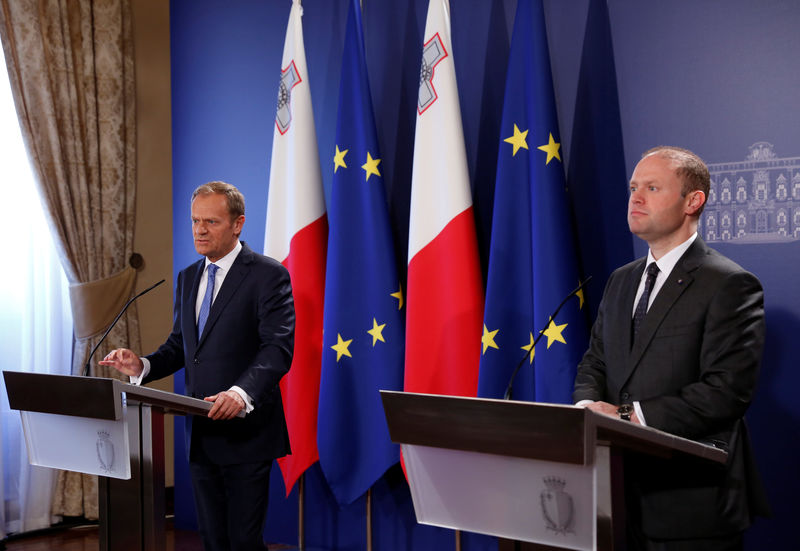 © Reuters. President of the European Council Tusk and Malta's Prime Minister Muscat hold a joint news conference about Brexit in Valletta