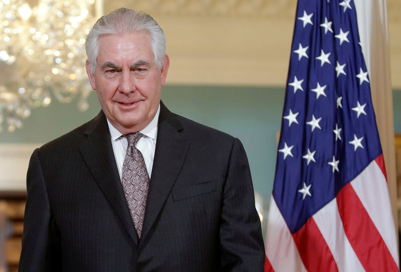 © Reuters. FILE PHOTO: U.S. Secretary of State Rex Tillerson meets with Afghan Foreign Minister Salahuddin Rabbani at the State Department in Washington