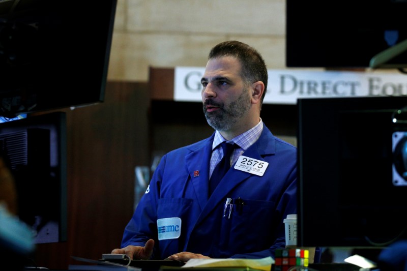 © Reuters. A specialist trader works at his post on the floor of the NYSE