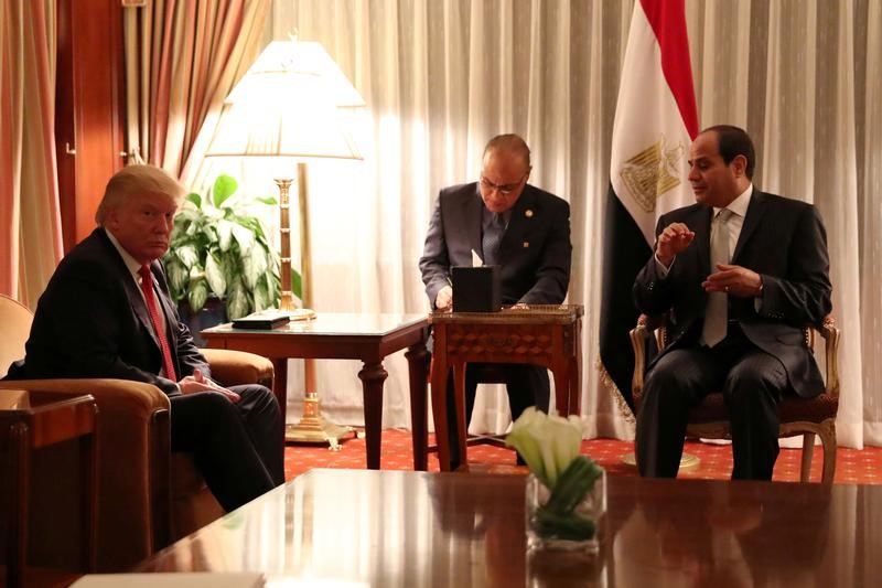 © Reuters. ترامب يسعى لإعادة بناء العلاقات مع مصر في اجتماعه مع السيسي.