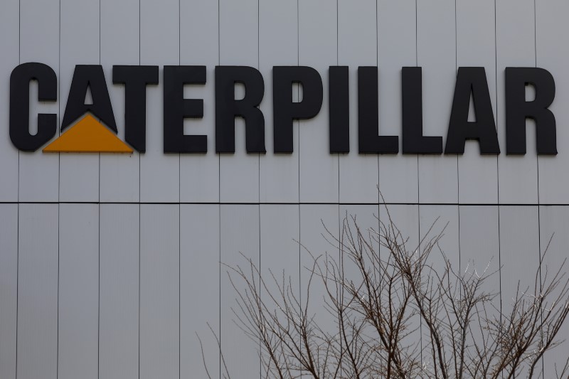 © Reuters. A Caterpillar corporate logo is pictured on a building in Peoria