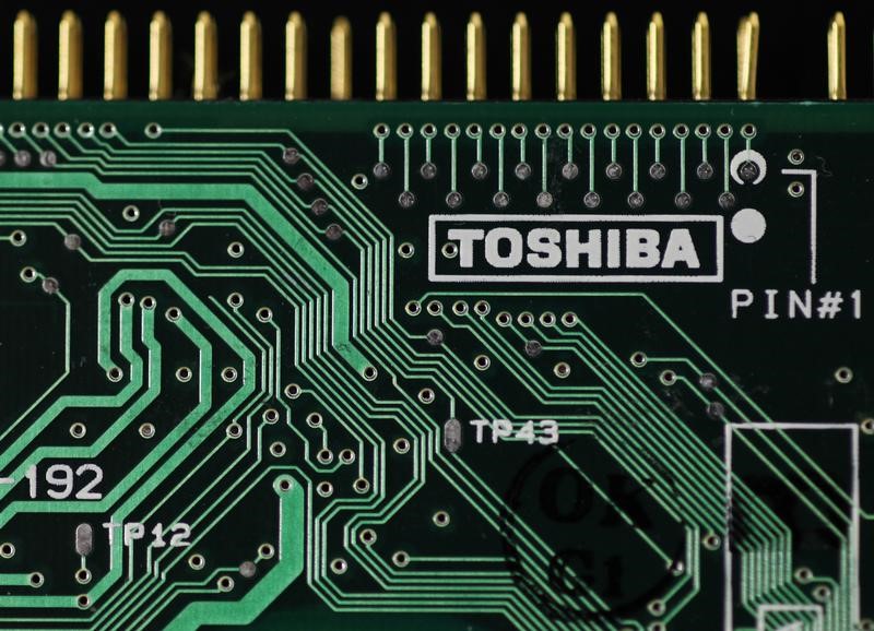 © Reuters. APPLE, AMAZON, GOOGLE SUR LES RANGS POUR LES PUCES DE TOSHIBA