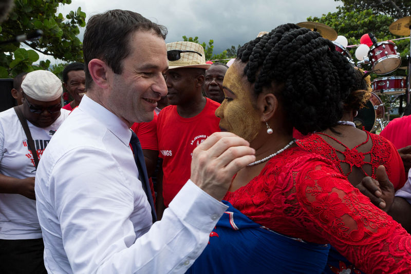 © Reuters. ÎLE DE LA RÉUNION: HAMON MISE SUR LE REVENU UNIVERSEL