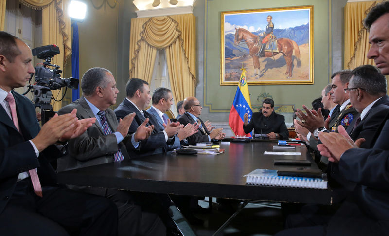 © Reuters. Venezuela's President Maduro speaks during a meeting with ministers and other Venezuelan authorities at Miraflores Palace in Caracas