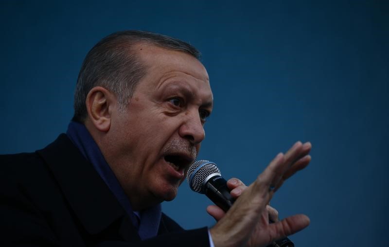 © Reuters. إردوغان يقول إنه "حارس السلام" ويسعى لكسب دعم الأكراد