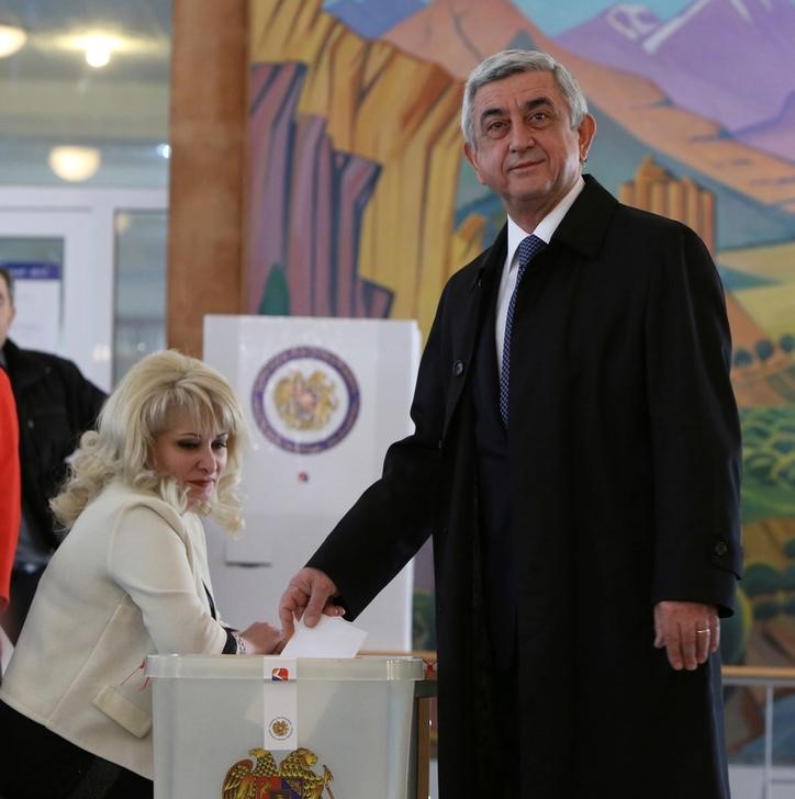 © Reuters. الناخبون في أرمينيا يصوتون لاختيار برلمان جديد