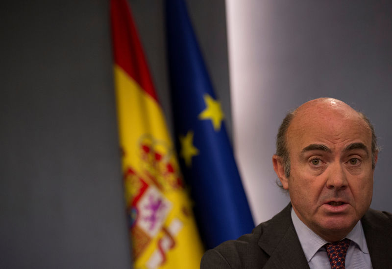 © Reuters. De Guindos dice que España cumplirá el objetivo de déficit este año