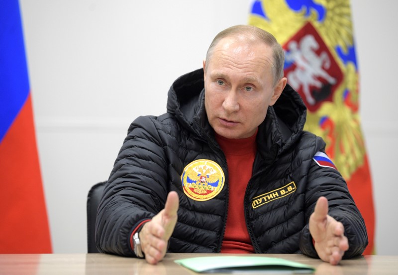 © Reuters. Russian President Putin speaks during meeting on integrated development of Arctic at military base in Alexandra Land in remote Arctic islands of Franz Josef Land