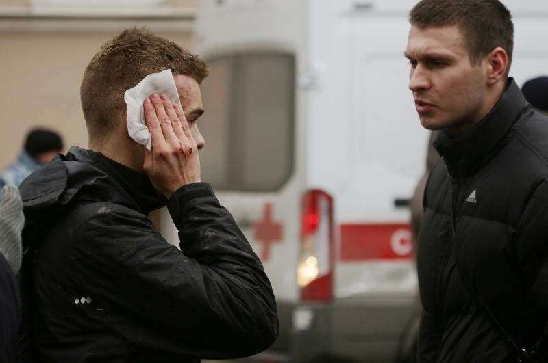 © Reuters. مصدر في أجهزة الطوارئ: مقتل 10 في انفجارات بمترو سان بطرسبرج