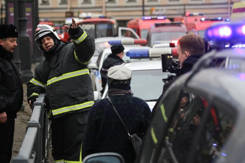 © Reuters. انفجارات في مترو سان بطرسبرج ومقتل 10