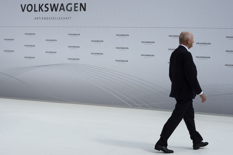 © Reuters. FILE PHOTO: Ferdinand Piech, pictured when still chairman of the supervisory board of Volkswagen