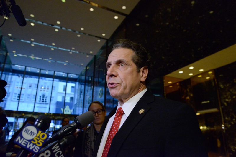 © Reuters. Andrew Cuomo, Governor of New York, speaks to members of the press at Trump Tower in New York City