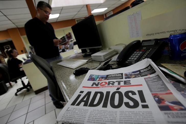 © Reuters. صحيفة مكسيكية تقرر الإغلاق بعد سلسلة عمليات قتل للصحفيين