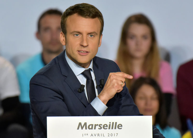 © Reuters. Macron vencería a Le Pen en la segunda vuelta de las elecciones en Francia