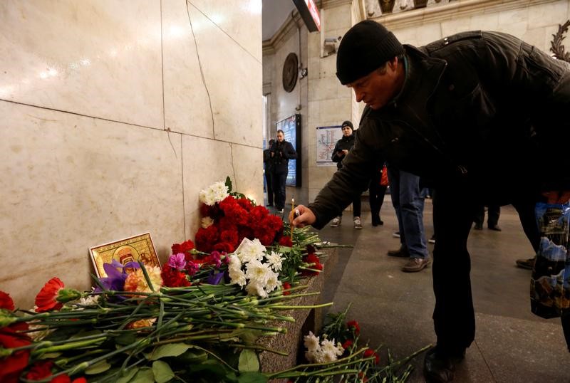 © Reuters. Un joven de Kirguistán sería responsable de explosión en metro de San Petersburgo