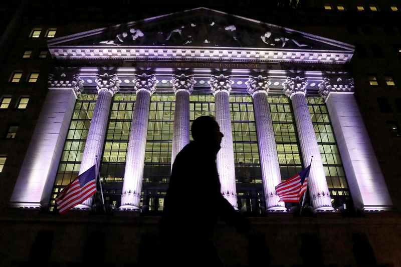 © Reuters. WALL STREET: LA PRUDENCE DOMINE SUR LES MARCHÉS