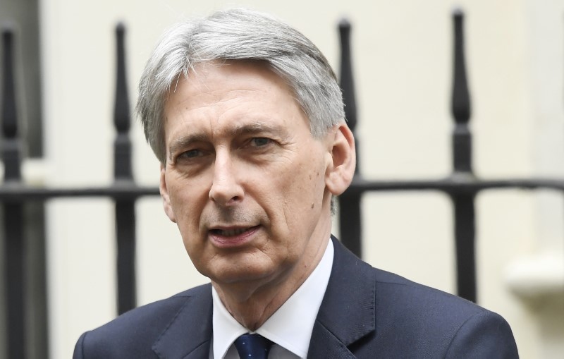 © Reuters. Chancellor of the Exchequer Philip Hammond leaves 11 Downing Street, London