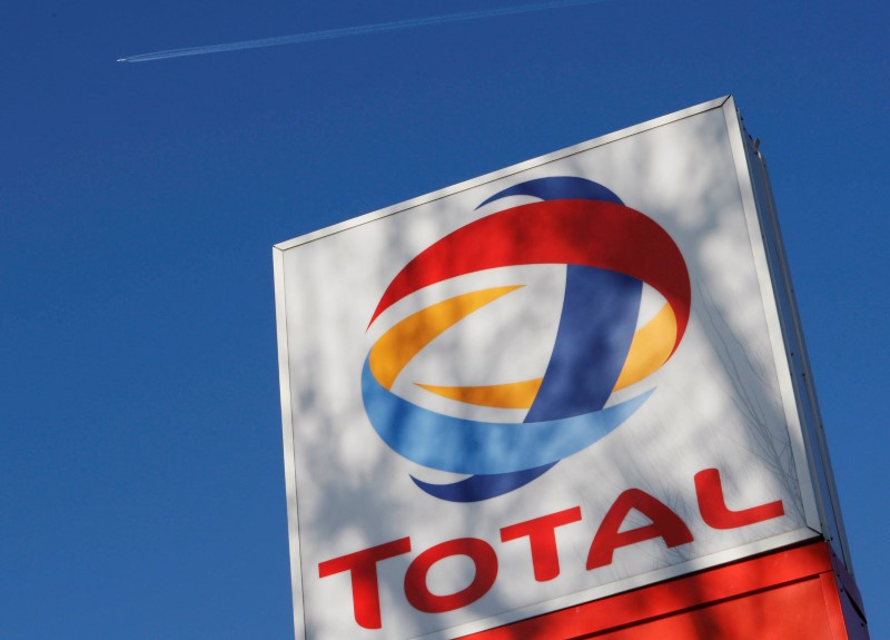 © Reuters. A logo for oil giant Total is seen at a petrol station in London