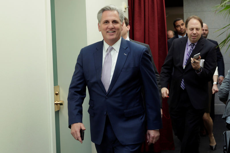 © Reuters. House Majority Leader Kevin McCarthy (R-CA) arrives at the House Republican meeting