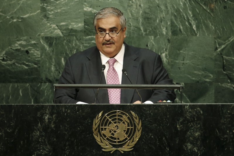 © Reuters. Bahrain's Foreign Minister Sheikh Khaled bin Ahmed al-Khalifa addresses attendees during the 70th session of the United Nations General Assembly at U.N. Headquarters in New York