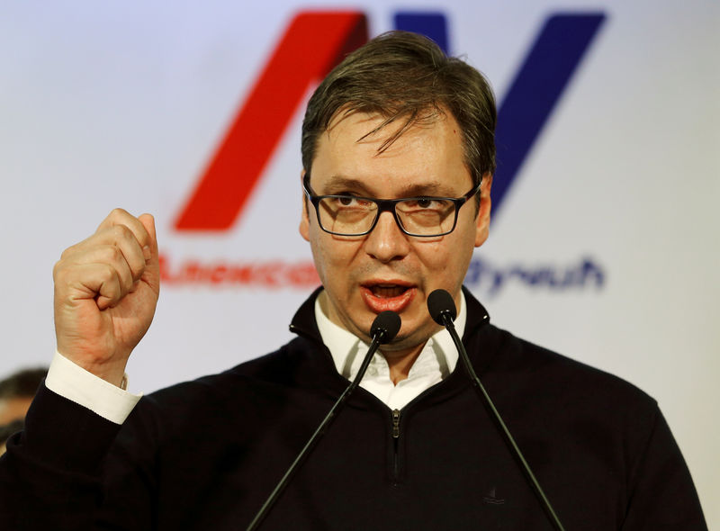 © Reuters. Serbian Prime Minister and presidential candidate Aleksandar Vucic speaks after his win in presidential election at his headquarters in Belgrade