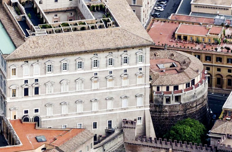 © Reuters. An exterior view of the tower of the Institute for Works of Religion in Vatican City