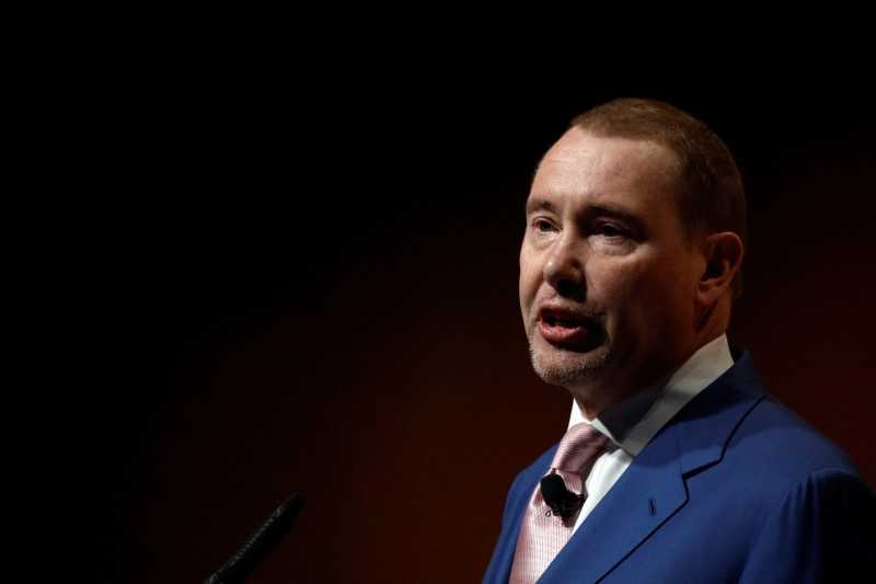 © Reuters. File photo: Jeffrey Gundlach, Chief Executive Officer, DoubleLine Capital, speaks at the Sohn Investment Conference in New York