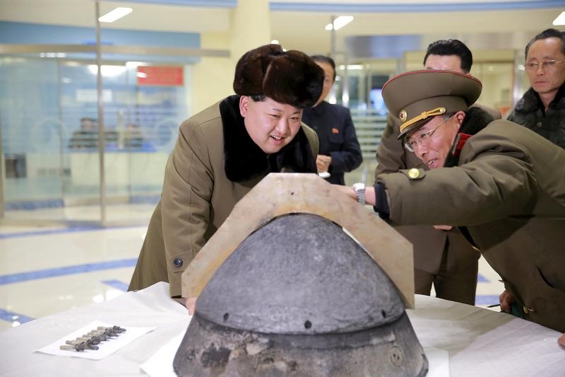 © Reuters. Corea del Norte dispara un misil balístico hacia el mar desde la costa este