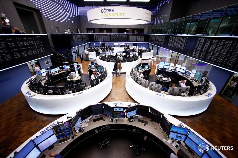© Reuters. Зал биржи во Франкфурте-на-Майне
