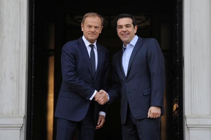 © Reuters. Tsipras e Tusk