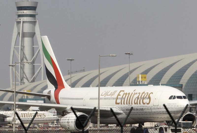 © Reuters. طيران الإمارات تنضم للاتحاد والخطوط القطرية في حل لحظر الأجهزة الإلكترونية على رحلات أمريكا