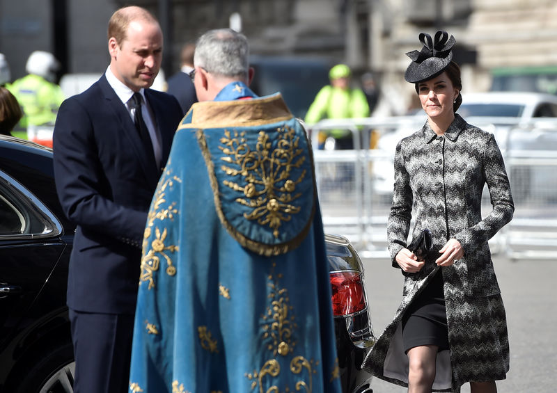 © Reuters. Britain's Prince William and Catherine, the Duchess of Cambridge, arrive at a Service of Hope at Westminster Abbey, following the attack on Westminster Bridge two weeks ago, in London