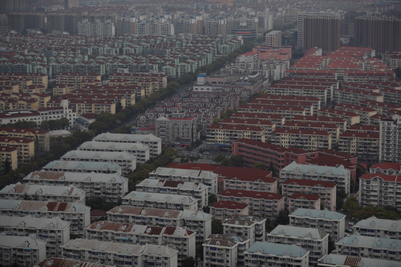 © Reuters. A general view shows a residential area of Pudong district in Shanghai