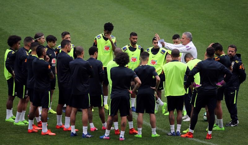 © Reuters. Brazil's national soccer team training - World Cup 2018 Qualifiers