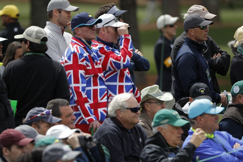 © Reuters. British golf fans watch from the crowd in first round play during the 2017 Masters in Augusta