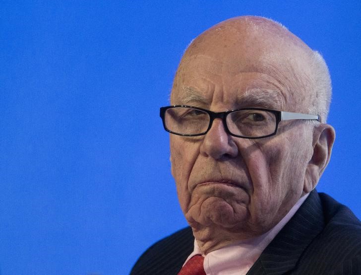 © Reuters. Murdoch, executive chairman of News Corporation, reacts during a panel discussion at the B20 meeting of company CEOs in Sydney