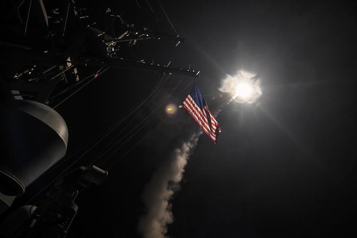 © Reuters. تحليل-الضربات الأمريكية لن تغير قواعد اللعبة في صراع سوريا المعقد