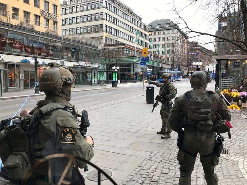 © Reuters. صحيفة سويدية: اعتقال رجل واعترافه بتنفيذ هجوم ستوكهولم