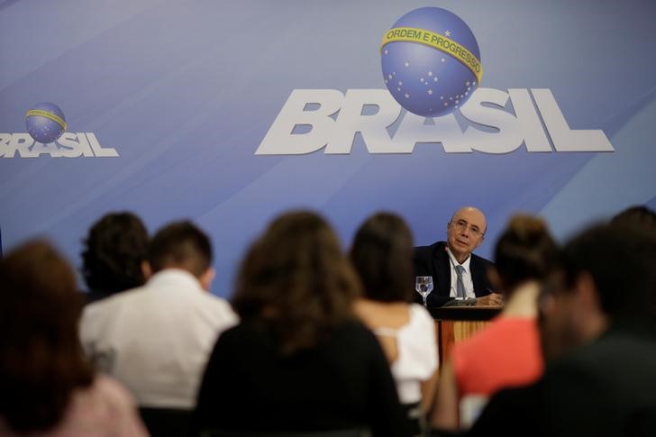 © Reuters. Meirelles concede entrevista em Brasília