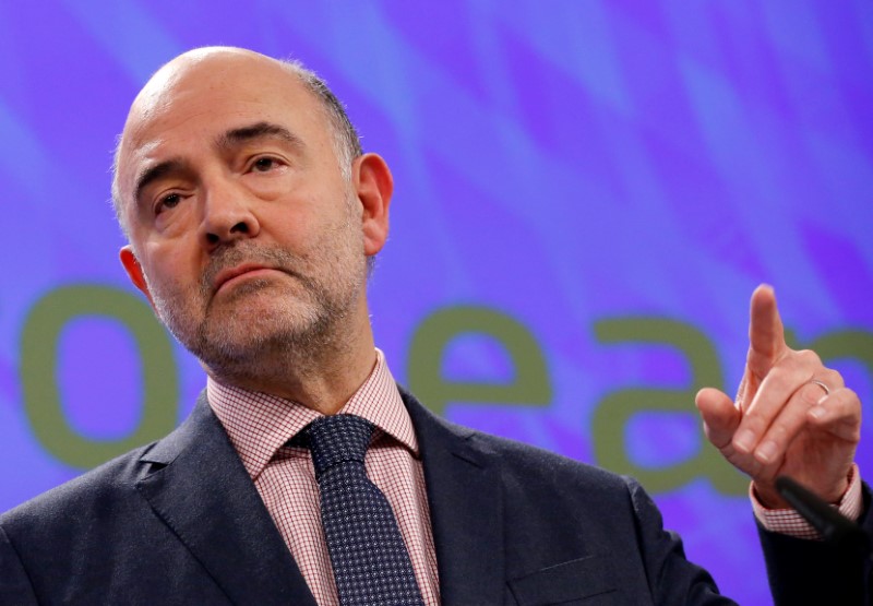 © Reuters. EU Commissioner Moscovici addresses a news conference in Brussels