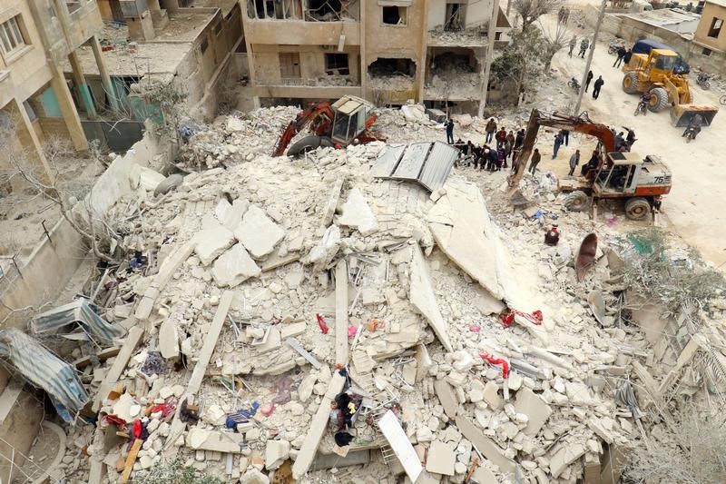 © Reuters. المرصد السوري: ضربات جوية تقتل 18 في محافظة إدلب