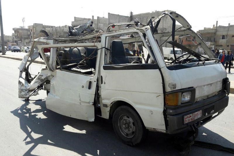 © Reuters. التلفزيون السوري: مقتل امرأة وإصابة 25 في انفجار قنبلة بحافلة في حمص