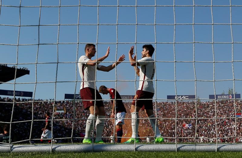 © Reuters. Football Soccer - Bologna v AS Roma - Italian Serie A