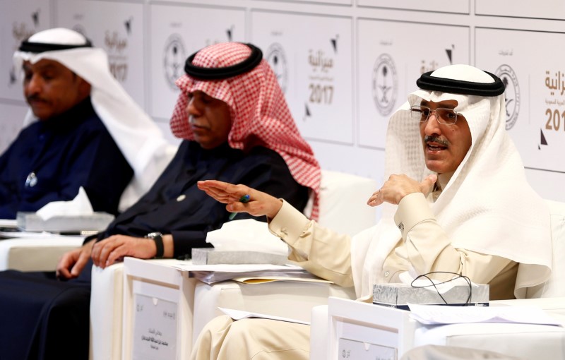 © Reuters. وزير المالية السعودي: لن يتم فرض ضريبة على دخل المواطن