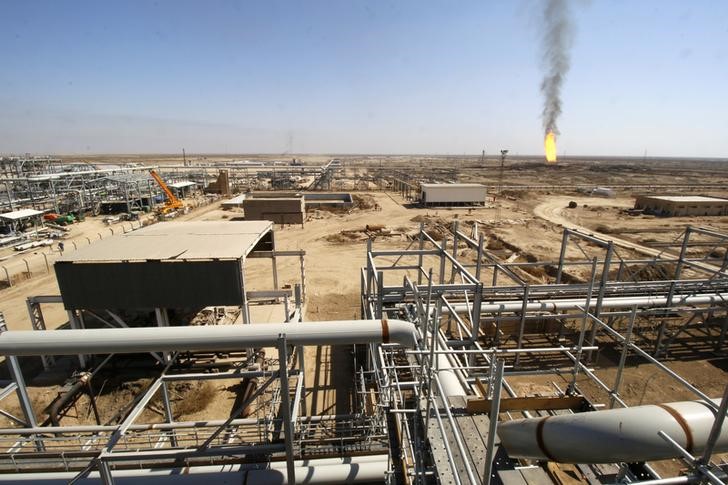 © Reuters. A general view shows the West Qurna oilfield in southern Basra