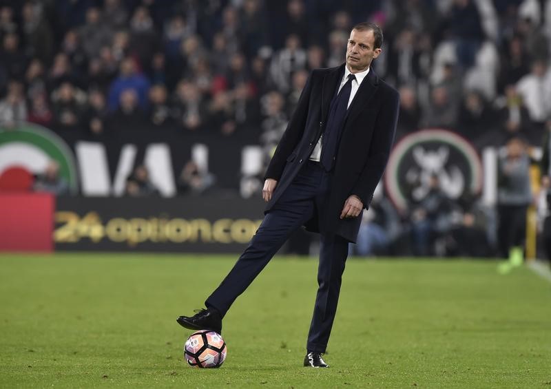 © Reuters. Football Soccer - Juventus v AC Milan - Italian Serie A