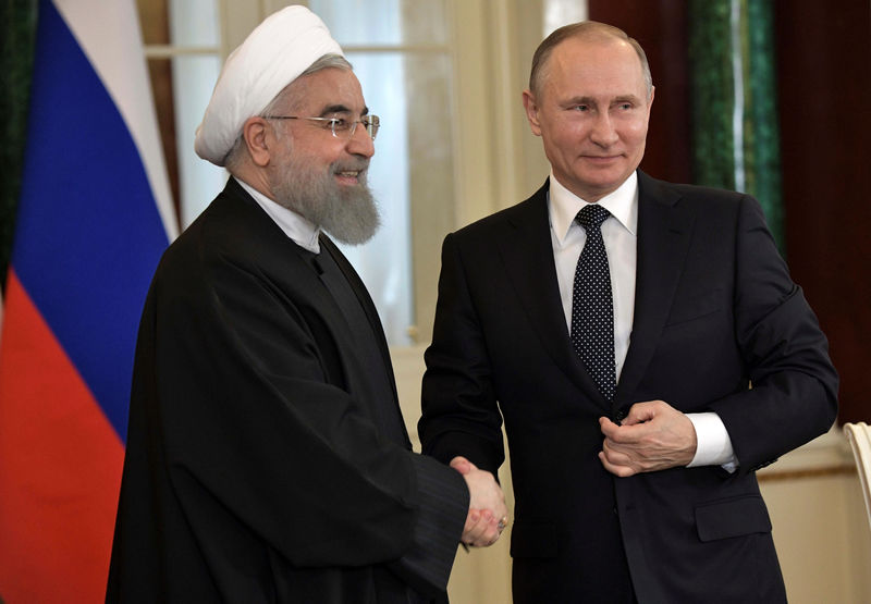 © Reuters. Putin y Rouhani hablan por teléfono, condenan agresión de EEUU a Siria